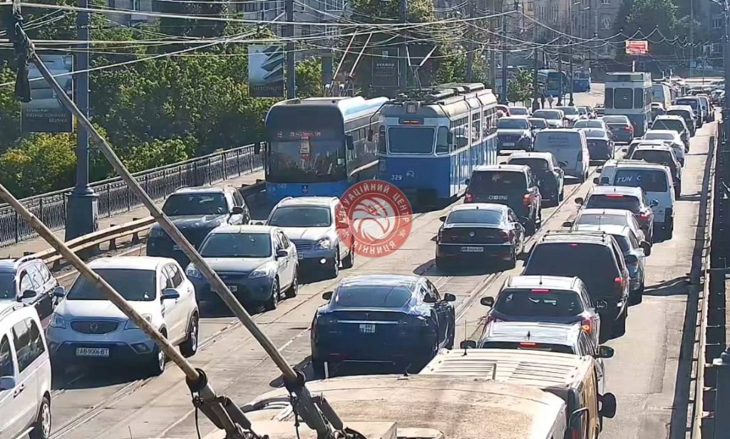 Затори у Вінниці: зранку паралізовані ключові вулиці