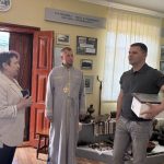 Вінницький меценат передав сертифікат на ремонт храму в Сестринівці