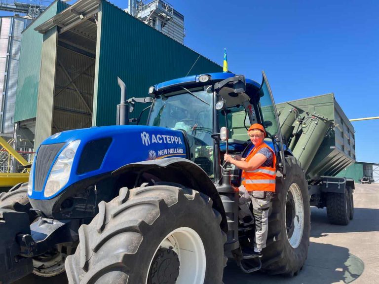 Жінки у чоловічих професіях: МХП відкриває нові можливості