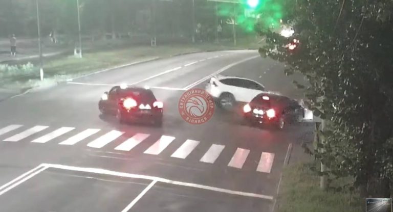 У Вінниці на Хмельницькому шосе зіткнулися Honda та BMW