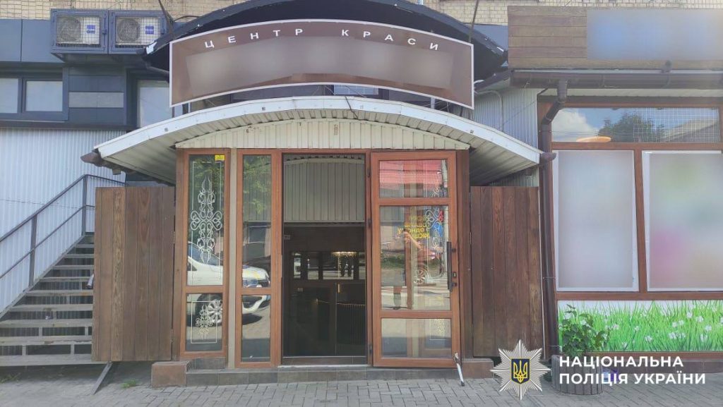 У Тульчині конфлікт у перукарні завершився ножовим пораненням