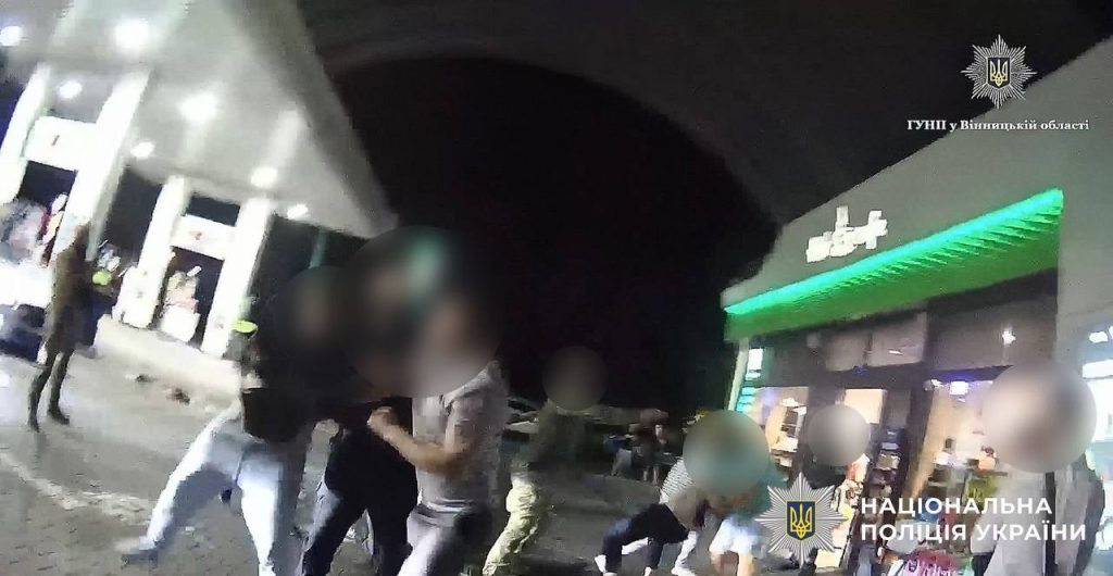 Четверо чоловіків затримані за опір правоохоронцям у Вінниці