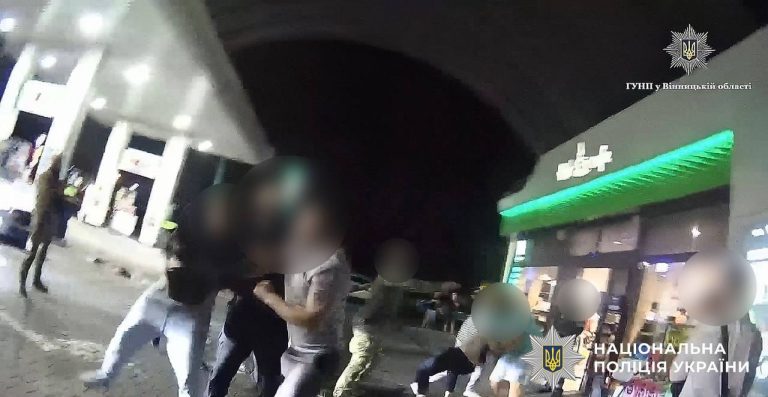 Четверо чоловіків затримані за опір правоохоронцям у Вінниці