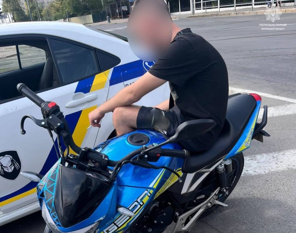 Поліцейські зупинили нетверезого мотоцикліста у Вінниці