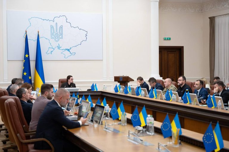 Кабмін дозволив виїзд чоловікам 18–22 років під час воєнного стану