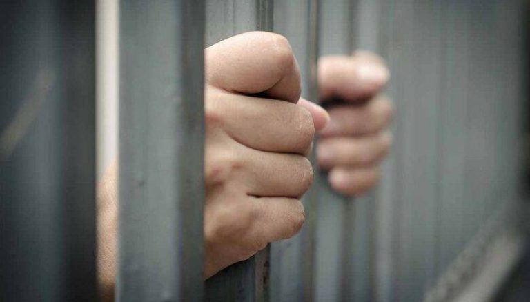 Чоловіка, який зґвалтував доньку в авто, засудили до увʼязнення