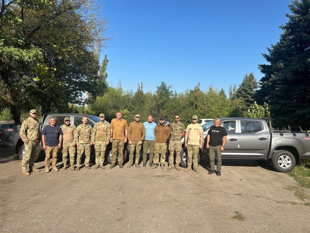 Микола Кучер передав два позашляховики для 14-ї бригади НГУ