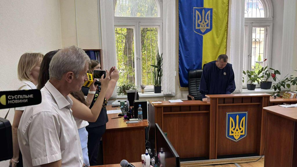 Суд у Вінниці обирає запобіжний захід учителю, підозрюваному у вбивстві школярів