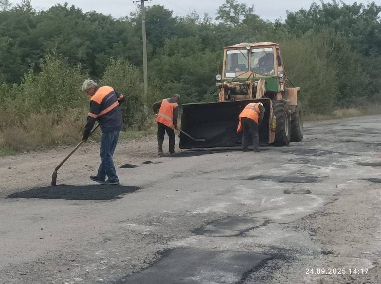 Тульчинська громада разом з МХП долучилася до ремонту дороги