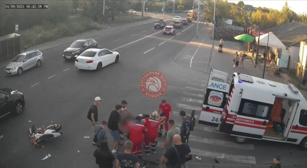 17-річного мотоцикліста госпіталізували після зіткнення з авто