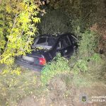 На Вінниччині нетверезий чоловік викрав авто і врізався в дерево