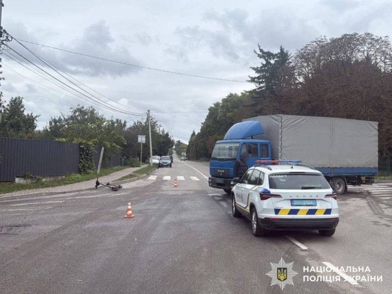 У Хмільнику вантажівка збила 70-річного чоловіка на електросамокаті
