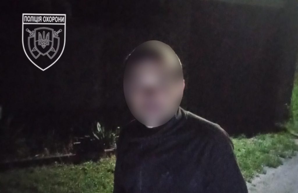 У Вінниці затримали чоловіка, який проник до приватного будинку