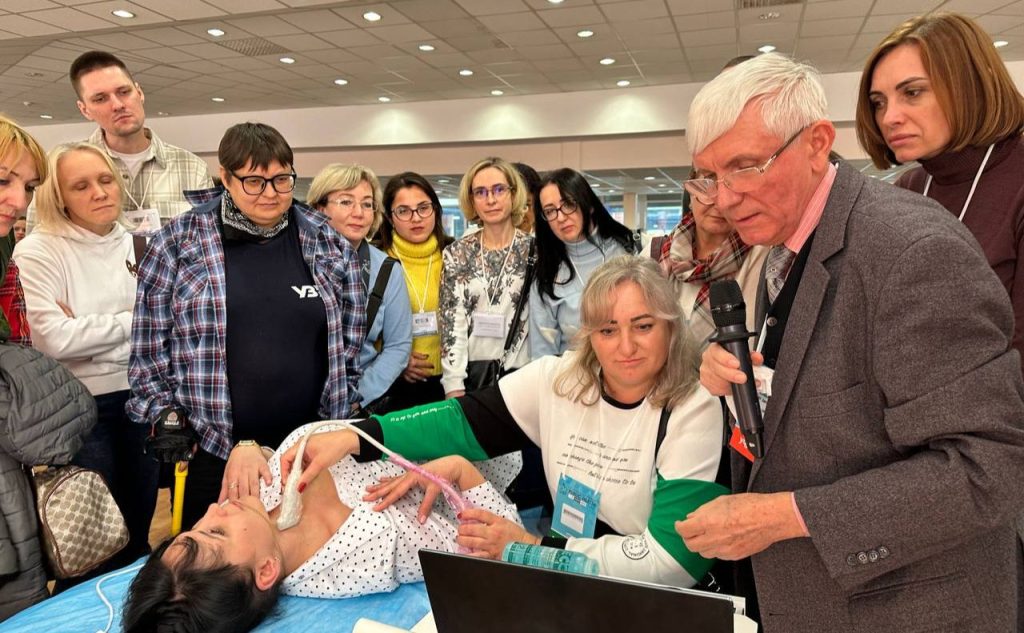 Українські інженери створили портативну УЗД-систему HandyUsound для військових медиків