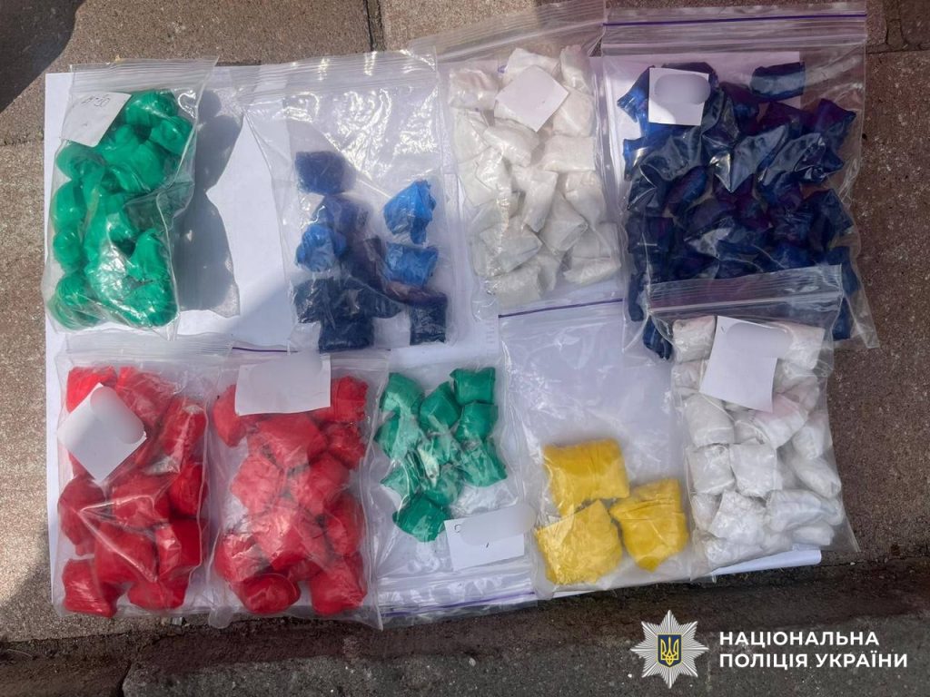 1,2 мільйона гривень “прибутку”: у Вінницькій області затримали наркоторговців