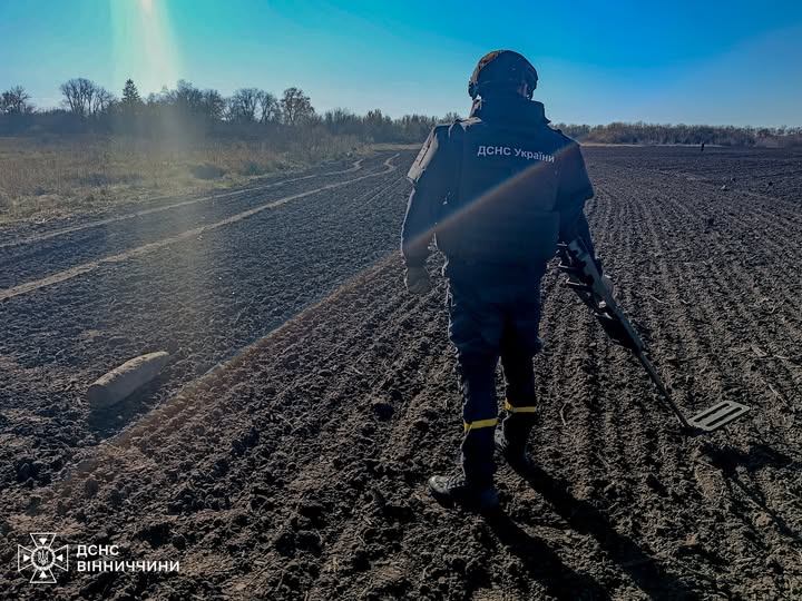 На Вінниччині сапери знищили артснаряд, знайдений під час земляних робіт