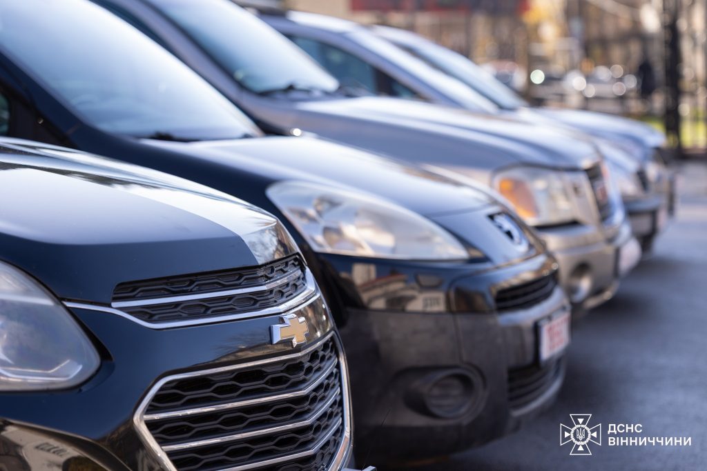 Вінницькі рятувальники отримали п’ять авто від литовських партнерів