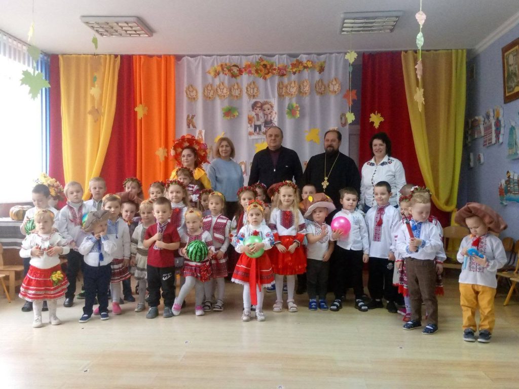 Осіннє свято «Калинове диво»: ГО «Ми-Вінничани» подарувало малечі спортивний інвентар