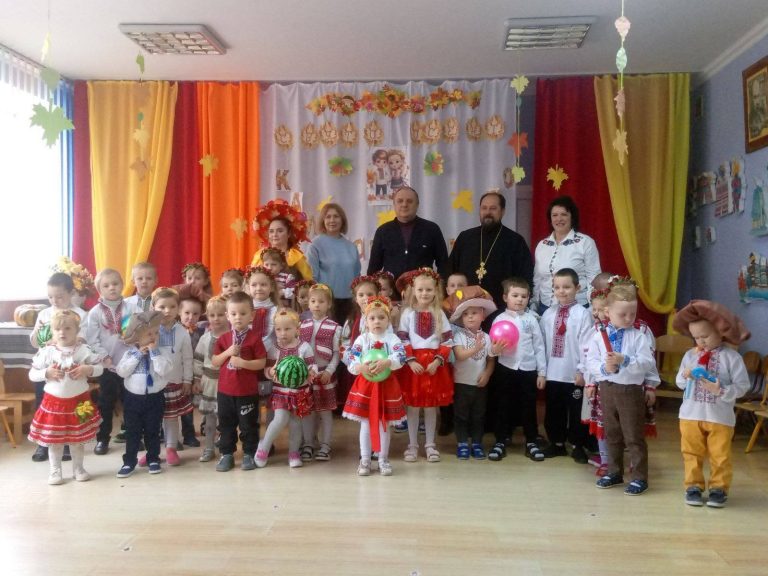 Осіннє свято «Калинове диво»: ГО «Ми-Вінничани» подарувало малечі спортивний інвентар