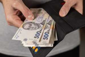 Три програми від Уряду: фінансова допомога і безоплатні поїздки для українців