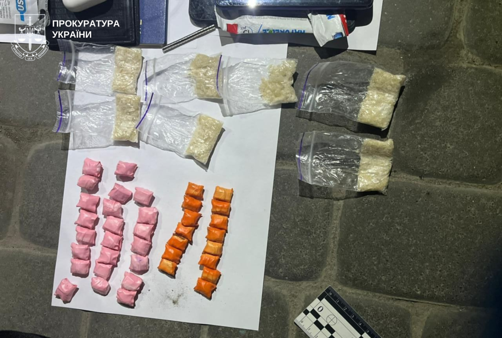 У Вінниці в чоловіка вилучили сотні згортків із психотропами
