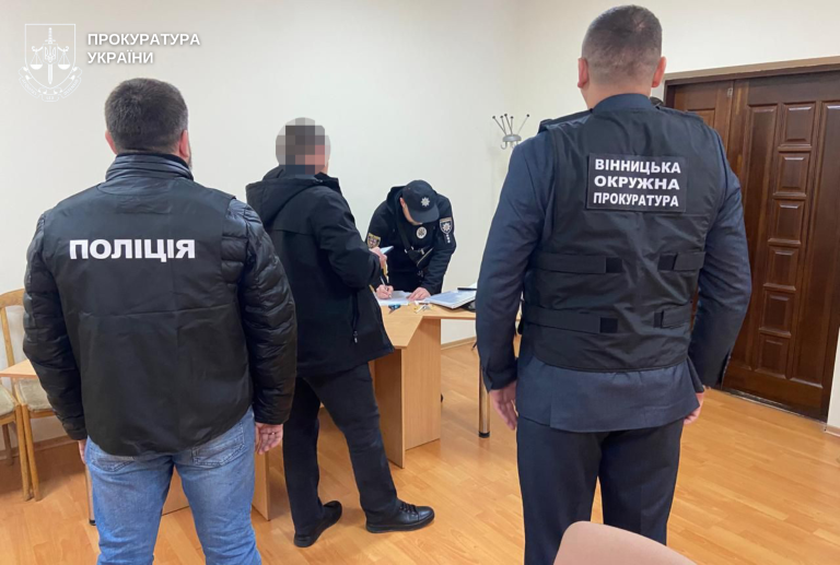 На Вінниччині заступник селищного голови вимагав хабар пальним за відстрочку від мобілізації