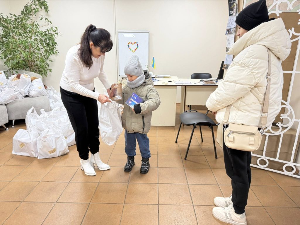 Геннадій Вацак передав подарунки до Дня Миколая дітям загиблих та зниклих військових