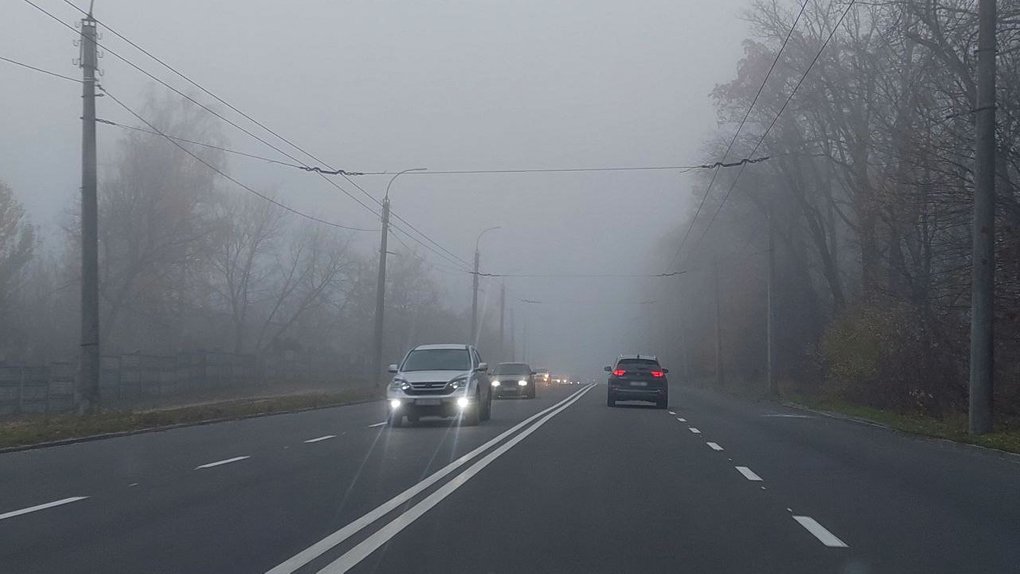 На дорогах Вінниччини зранку обмежена видимість: попередження