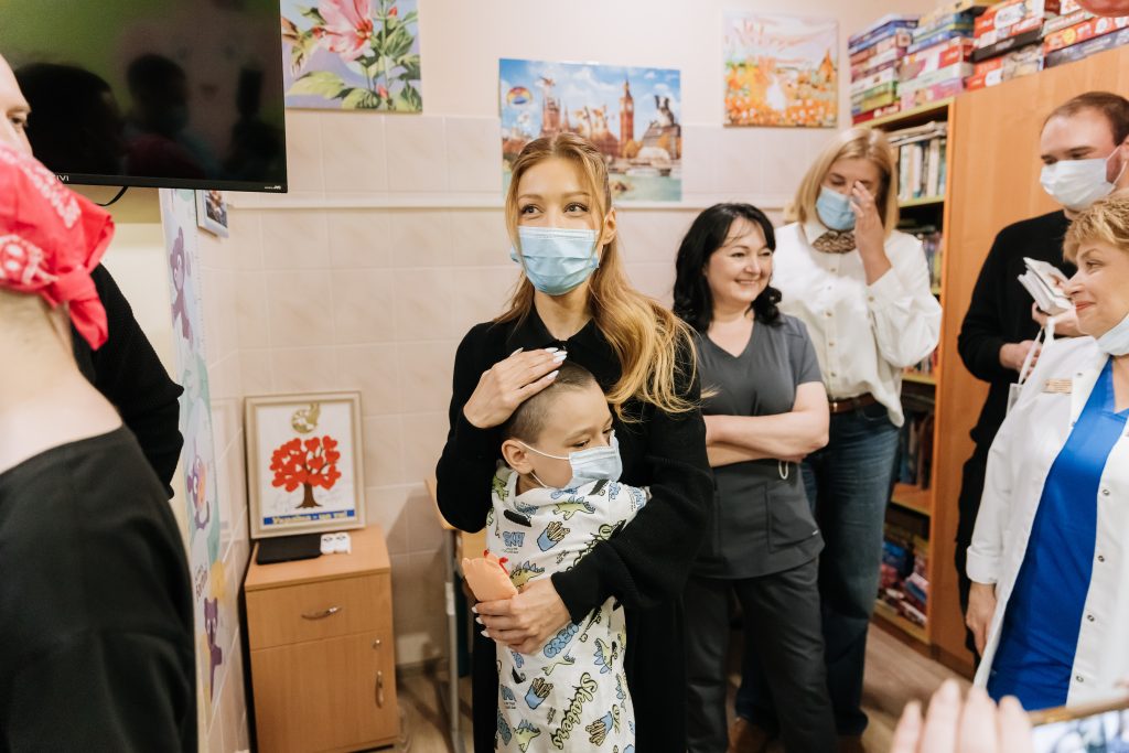 Фонди Тіни Кароль та «МХП-Громаді» передали сучасне обладнання для маленьких пацієнтів Вінниччини