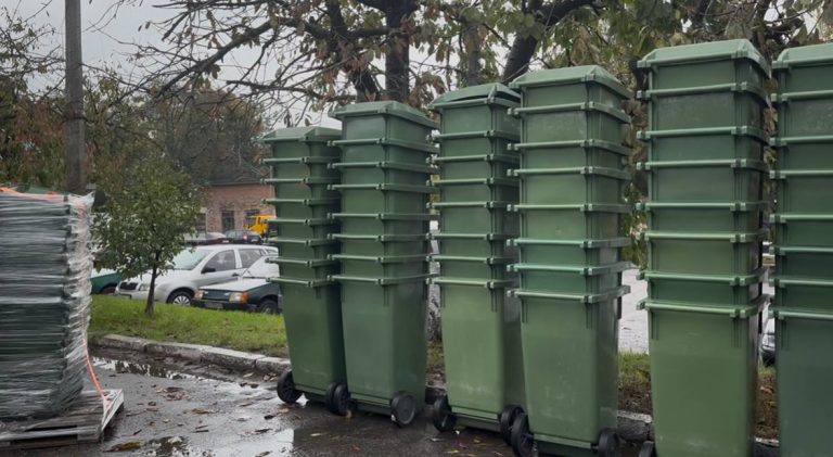 Вінницька громада отримала 352 контейнери для відходів від партнерів зі Швеції