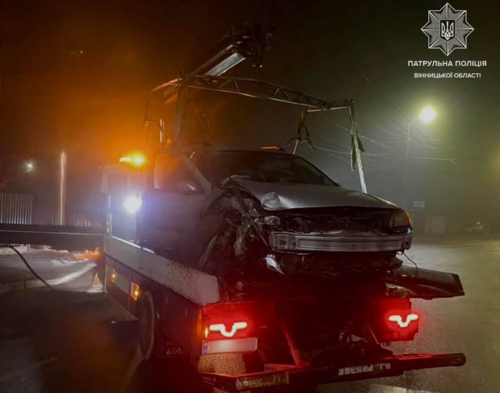 У Вінниці п’яний водій в’їхав в електроопору
