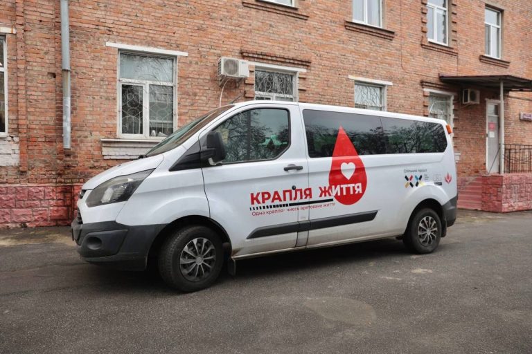 Вінницький центр служби крові отримав автомобіль для виїзних донацій