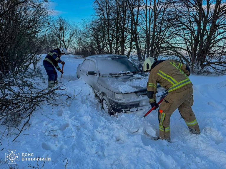 На Вінниччині ДСНС ліквідовує наслідки негоди в громадах області