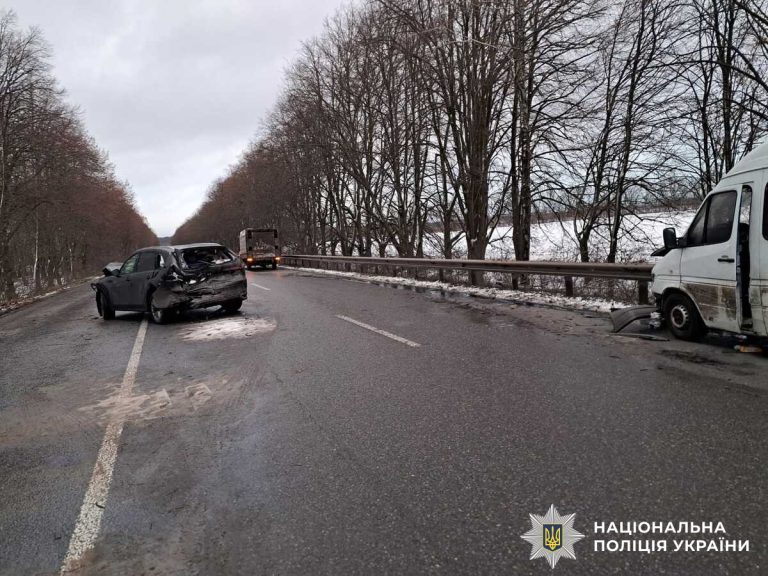 ДТП на Вінниччині: двох пасажирів госпіталізували