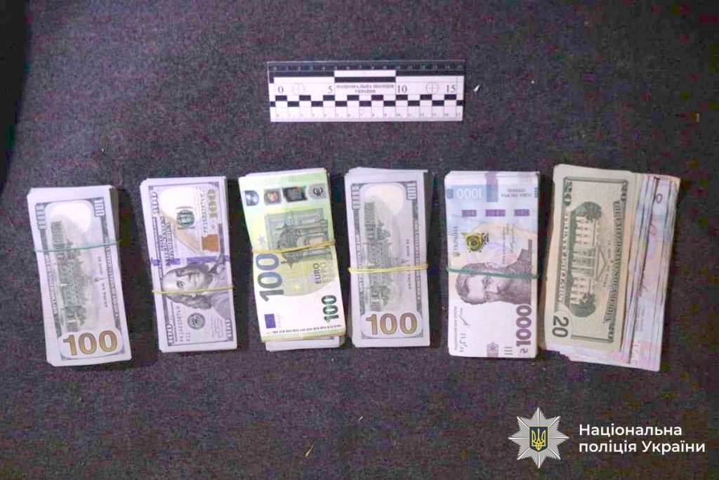 На Вінниччині шахраї видурили у пенсіонерки понад 1,8 млн грн: поліція та СБУ викрили схему