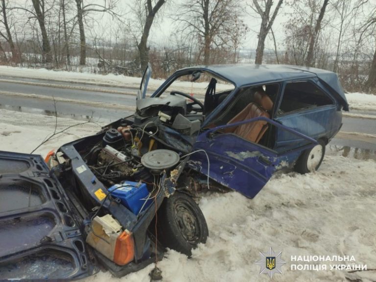Поблизу Копіївки на Тульчинщині зіткнулися Skoda та ЗАЗ: водія госпіталізували