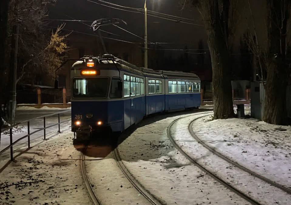 Через ожеледицю у Вінниці електротранспорт курсує з більшими інтервалами
