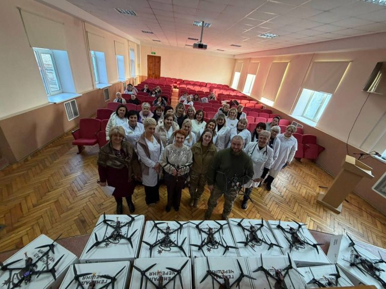 Лікарня ім. Ющенка передала 14 FPV-дронів для 3-ї штурмової бригади