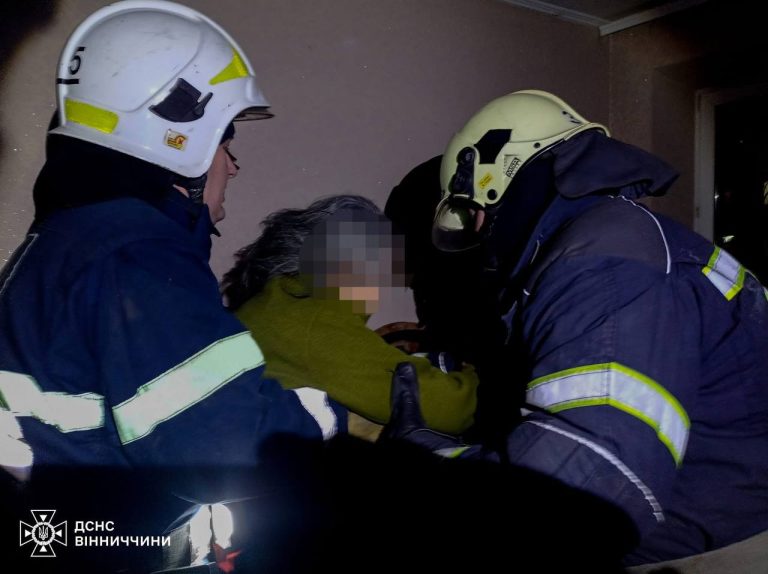 Три тривожні виїзди за добу: ДСНС рятувала літніх людей