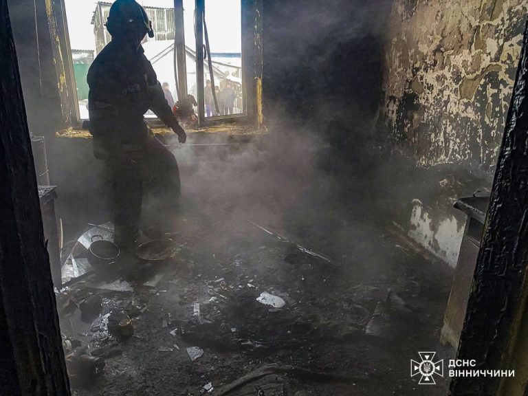 Вогонь забрав два життя на Вінниччині: пенсіонерки загинули у власних домівках