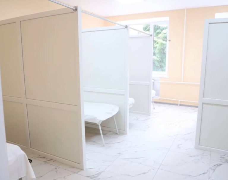 Модернізація лікарні у Мурованих Курилівцях: нове обладнання та ремонт