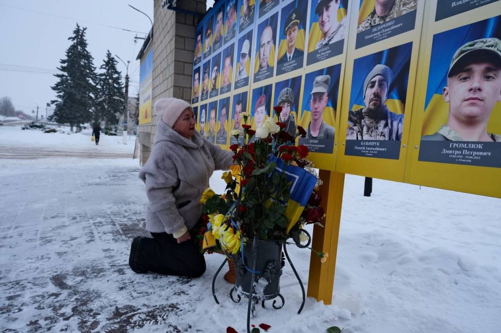 Щодня о дев'ятій годині у Липовці мати вшановує пам’ять загиблих синів