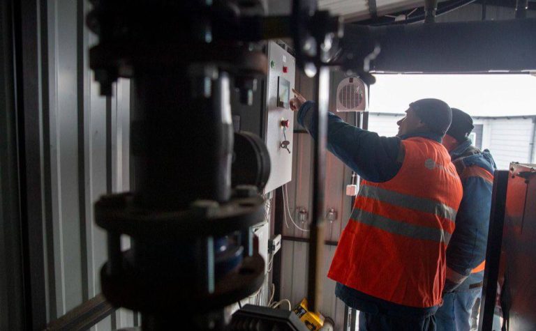 Понад 800 людей відновлюють тепло в Києві: серед них і фахівці з Калинівщини