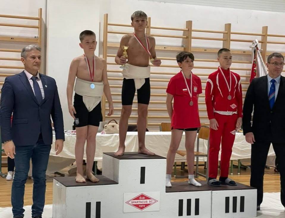 Вінницькі сумоїсти вибороли 11 медалей на турнірі в Угорщині