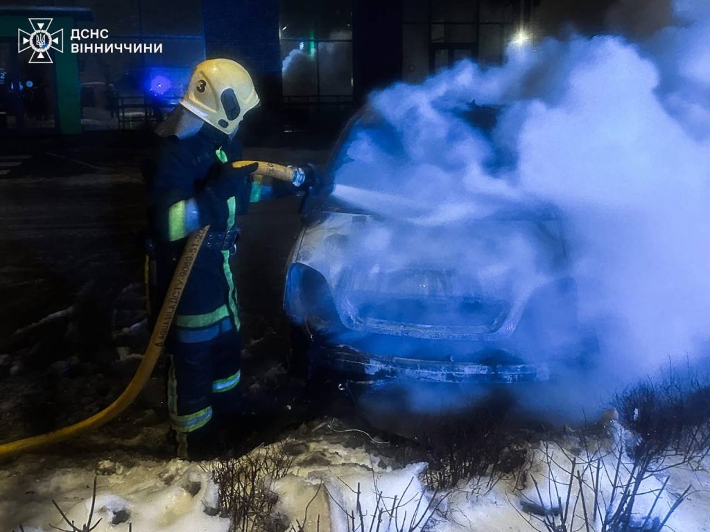 Горіли будинки й авто: за добу на Вінниччині сталося п’ять пожеж