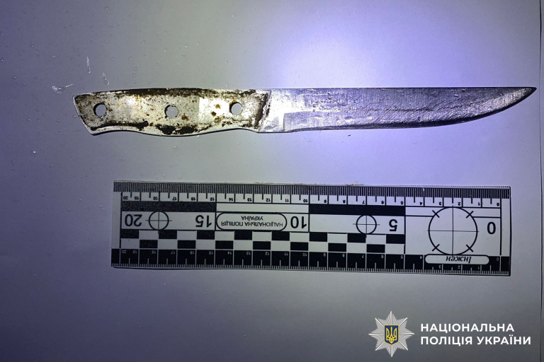 У Хмільницькому районі чоловік вдарив брата ножем під час застілля