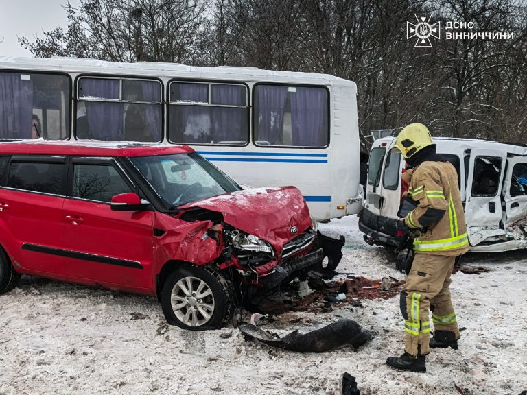 На Вінниччині рятувальники двічі ліквідовували наслідки ДТП: є постраждалі