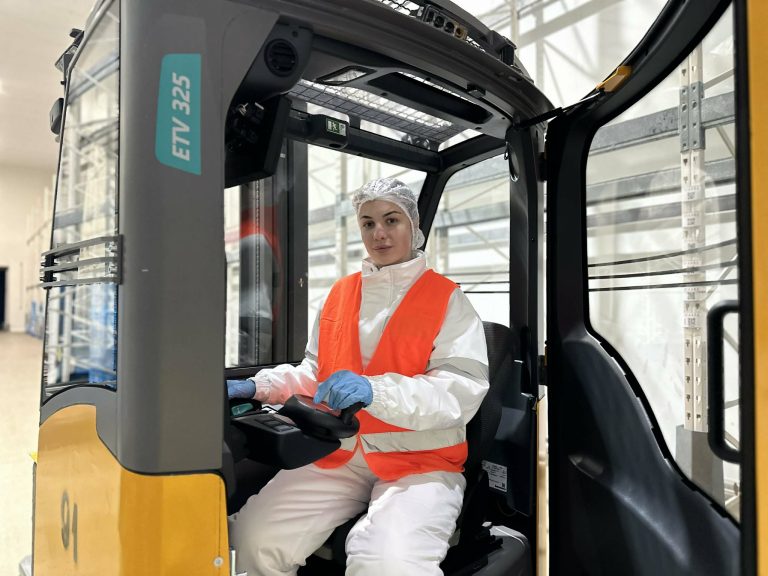 Від палетувальниці до оператора штабелера: кар’єрний шлях працівниці МХП