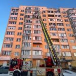 У Вінниці рятувальники через вікно 8-го поверху врятували пенсіонера