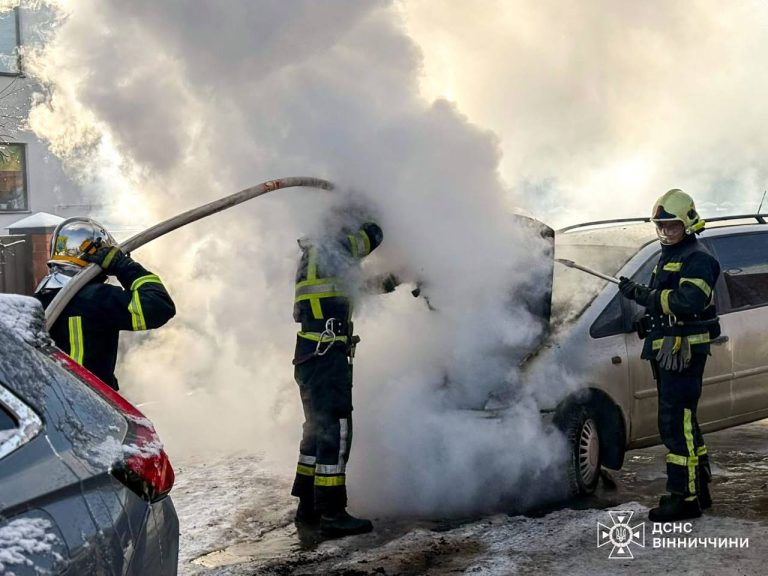 У Вінниці на Данила Галицького загорівся легковик